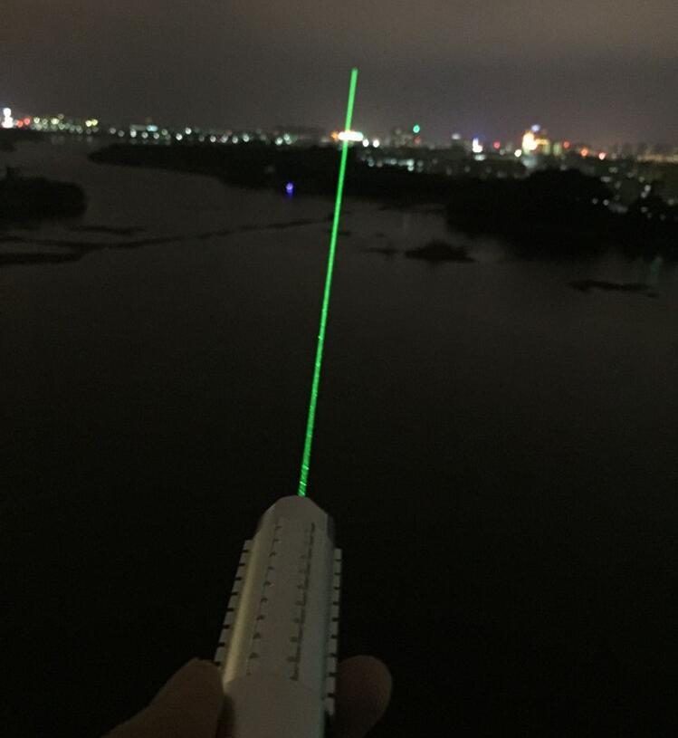 Industrial Laser Pointer - 新しいレーザーライトポインター 532nm グリーン 100000m 集束可能 バーンマッチ