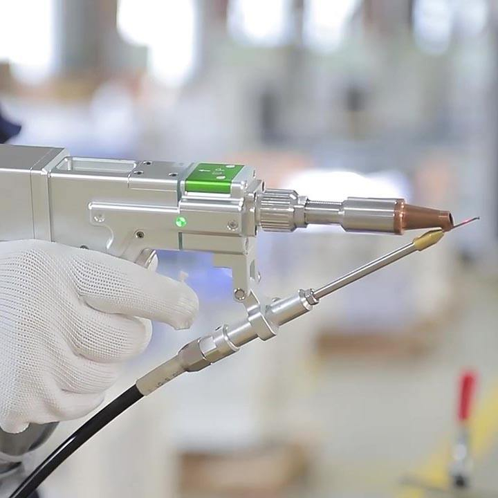 精密1500W 2000W 3000W自動ワイヤ送給装置付き - Industrial Laser Repair のレビューと価格